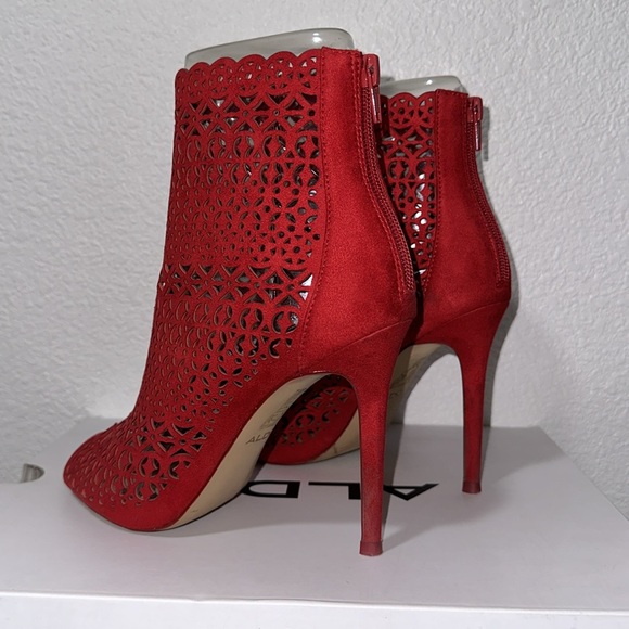 Heel Boot - Picture 4 of 8
